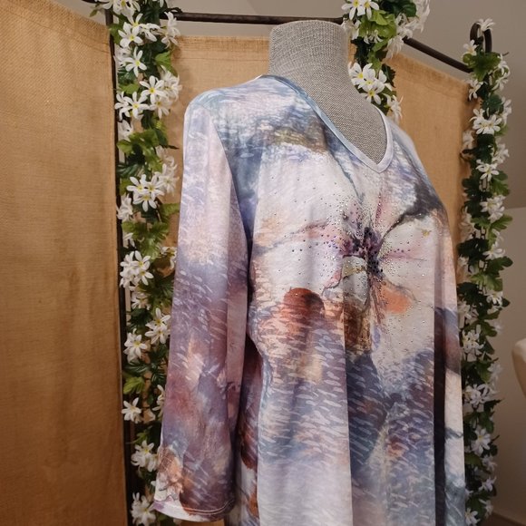 👕ARTW Embellished Tunic👕 - Picture 4 of 16